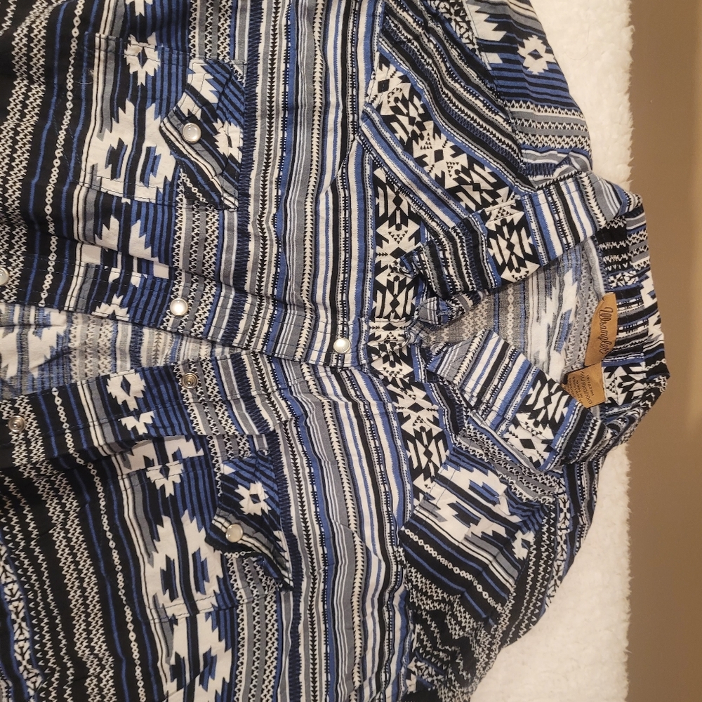 Wrangler women's western pattern button up blouse - blue and white